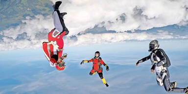 Fallschirmspringer kollidierten in der Luft