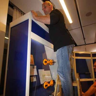 Anreise der berühmtesten Briefmarke der Welt