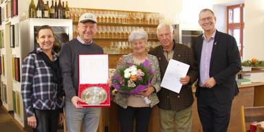 Lissi Wieninger, Fritz Wieninger, Barbara Wieninger, Friedrich Wieninger und Bezirksvorsteher Georg Papai.
