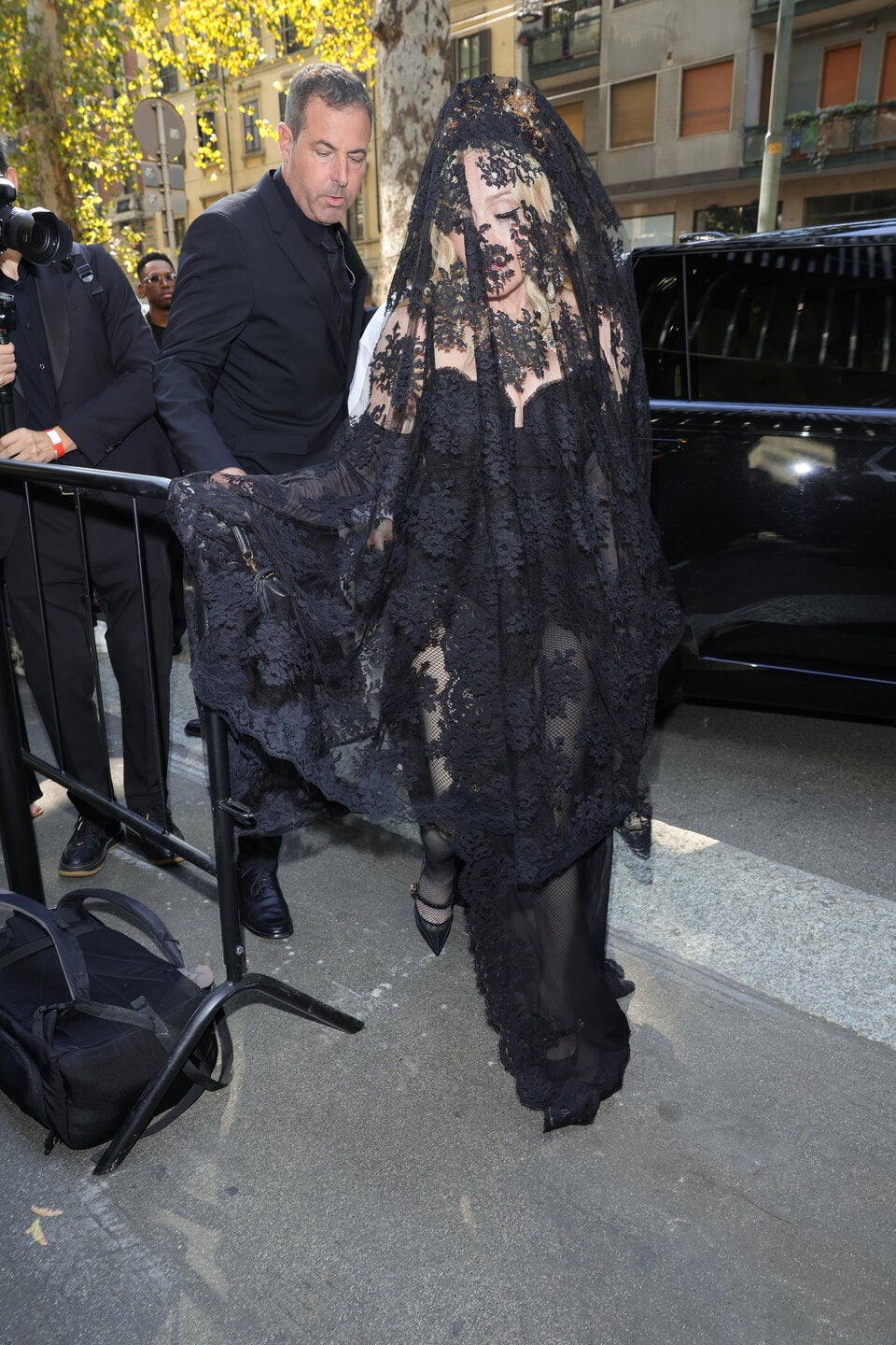 Madonna: Mit Ganzkörperschleier bei der Fashion Week