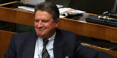 Skandal-Politiker
Faul tritt ab