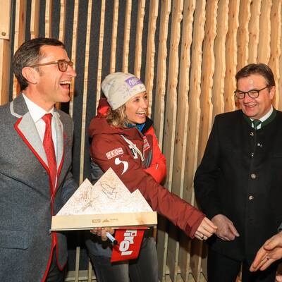 So emotional feiert Michaela Kirchgasser