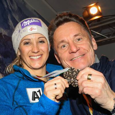 So emotional feiert Michaela Kirchgasser