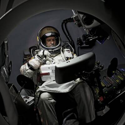 Wegen Windes wurde Baumgartners Sprung abgebrochen.