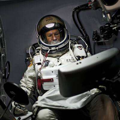 Wegen Windes wurde Baumgartners Sprung abgebrochen.