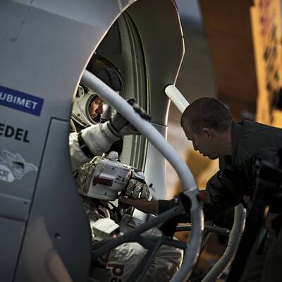 Wegen Windes wurde Baumgartners Sprung abgebrochen.