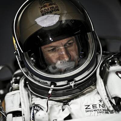 Wegen Windes wurde Baumgartners Sprung abgebrochen.