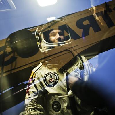 Wegen Windes wurde Baumgartners Sprung abgebrochen.