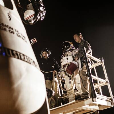 Wegen Windes wurde Baumgartners Sprung abgebrochen.