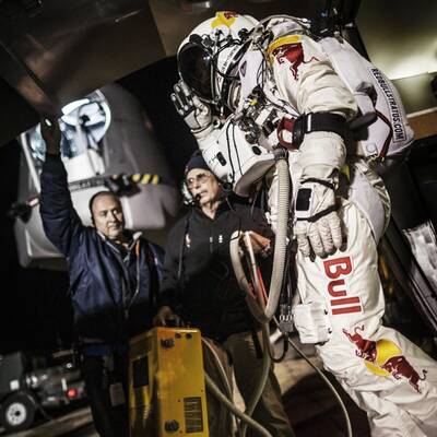 Wegen Windes wurde Baumgartners Sprung abgebrochen.