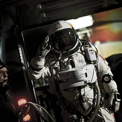 Wegen Windes wurde Baumgartners Sprung abgebrochen.