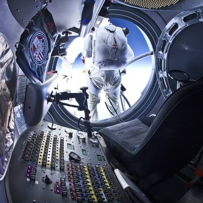 Wegen Windes wurde Baumgartners Sprung abgebrochen.