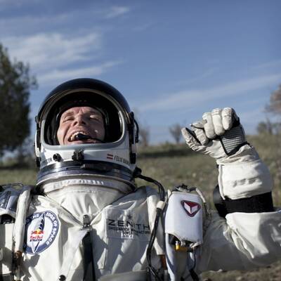 Wegen Windes wurde Baumgartners Sprung abgebrochen.