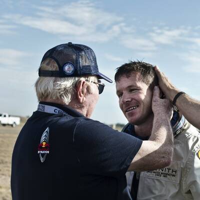 Wegen Windes wurde Baumgartners Sprung abgebrochen.
