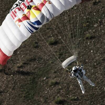 Wegen Windes wurde Baumgartners Sprung abgebrochen.