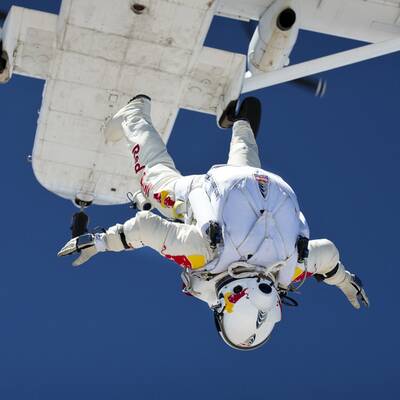 Wegen Windes wurde Baumgartners Sprung abgebrochen.