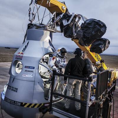 Wegen Windes wurde Baumgartners Sprung abgebrochen.