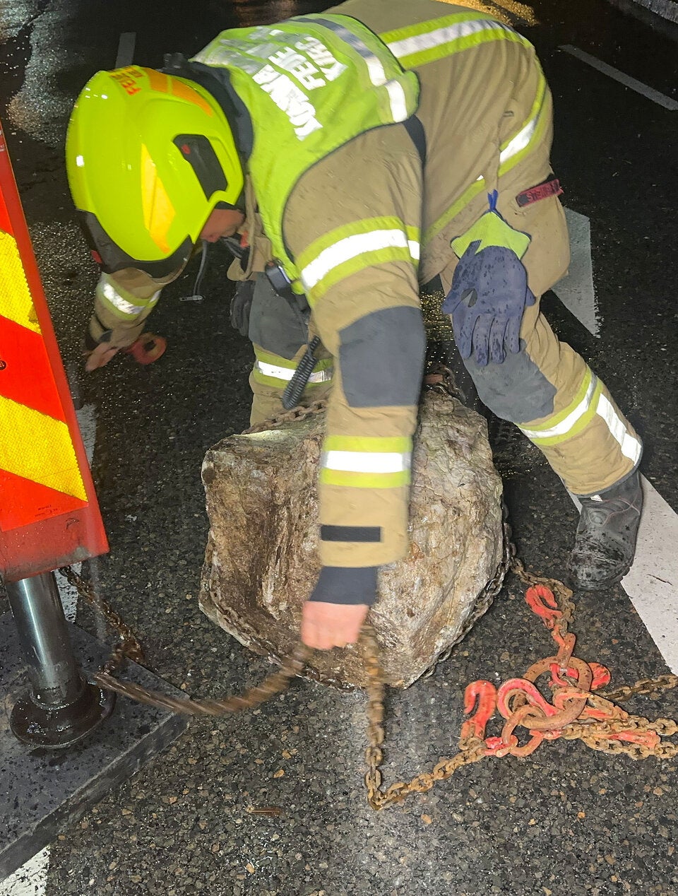 Fels auf Auto Kirchbichl