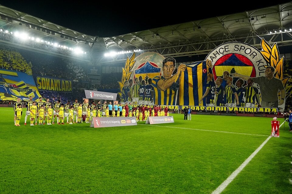 Derby-Eskalation: Gala-Spieler wird im Gesicht getroffen