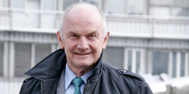 Pi&euml;ch &uuml;bertr&auml;gt Reich auf 2 Stiftungen