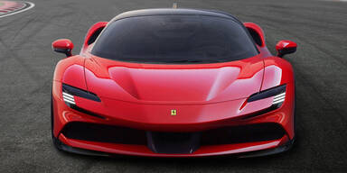 Neuer Ferrari SF90 Stradale leistet 1.000 PS