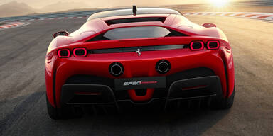Neuer Ferrari SF90 Stradale leistet 1.000 PS