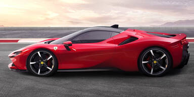 Neuer Ferrari SF90 Stradale leistet 1.000 PS