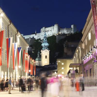 Rihanna - Queen of Downloads