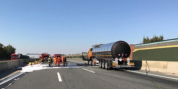 Schon wieder Lkw-Brand auf der A1