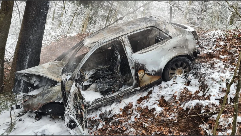 Auto ging in Flammen auf: Lenkerin (18) entkam nur knapp
