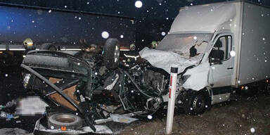 A2: Lkw rammt Pkw - Lenkerin stirbt