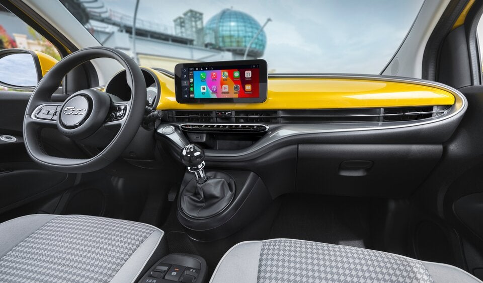 OLED-Displays: 14,25 Zoll-Info & 14,9-Zoll-Screen. 