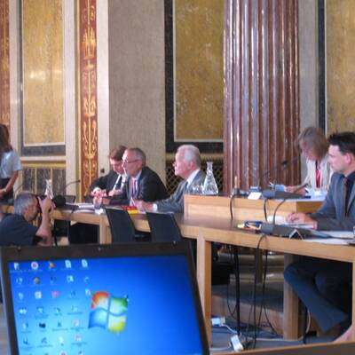  Fischer ist zum dritten Mal Gast bei den Abgeordneten.