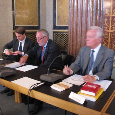  Fischer ist zum dritten Mal Gast bei den Abgeordneten.