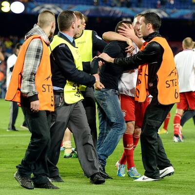 Hier feiert der Flitzer mit den Bayern