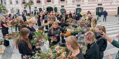 "Floristen-Flashmob&ldquo; vor dem Rathaus St. P&ouml;lten&nbsp;