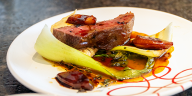 Flugentenbrust mit Äpfeln, Senfkohl & Selleriecreme