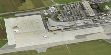 Russe sperrte sich am WC ein: Airbus musste in Graz landen