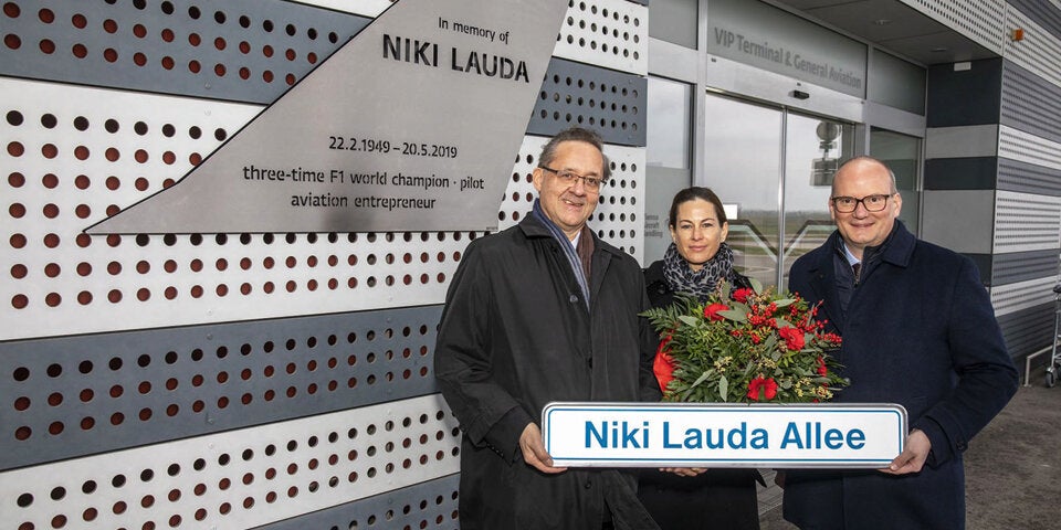 Birgit Lauda Niki lauda Allee Flughafen Wien Schwechat