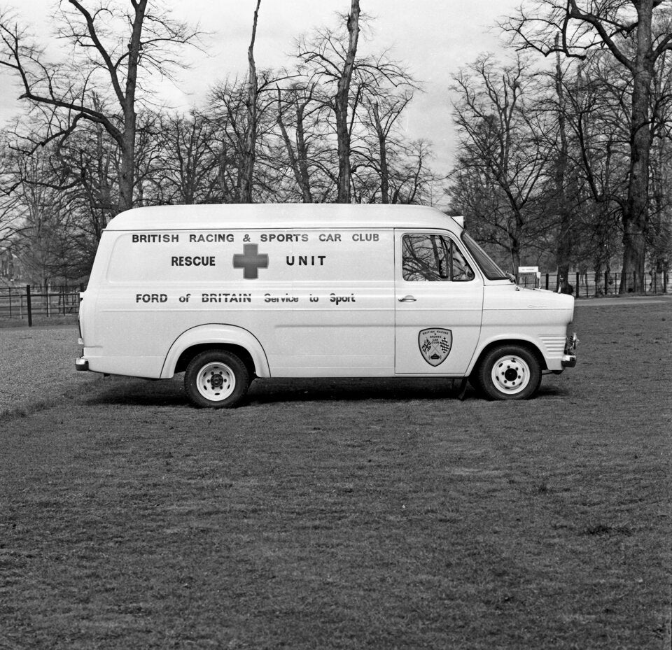 Klassiker mit Charakter – der Ford Transit von 1970 verkörpert den robusten Charme der frühen Transporterjahre und begründet Fords Ruf als vielseitiger Lastenträger. 