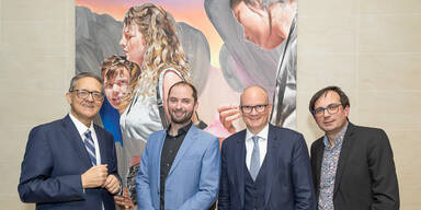 Dr. G&uuml;nther Ofner, Vorstand der Flughafen Wien AG, Martin Veigl, K&uuml;nstler, Mag. Julian J&auml;ger, Vorstand der Flughafen Wien AG und G&uuml;nther Oberhollenzer, Kurator der VIP Terminal Art Lounge&nbsp;