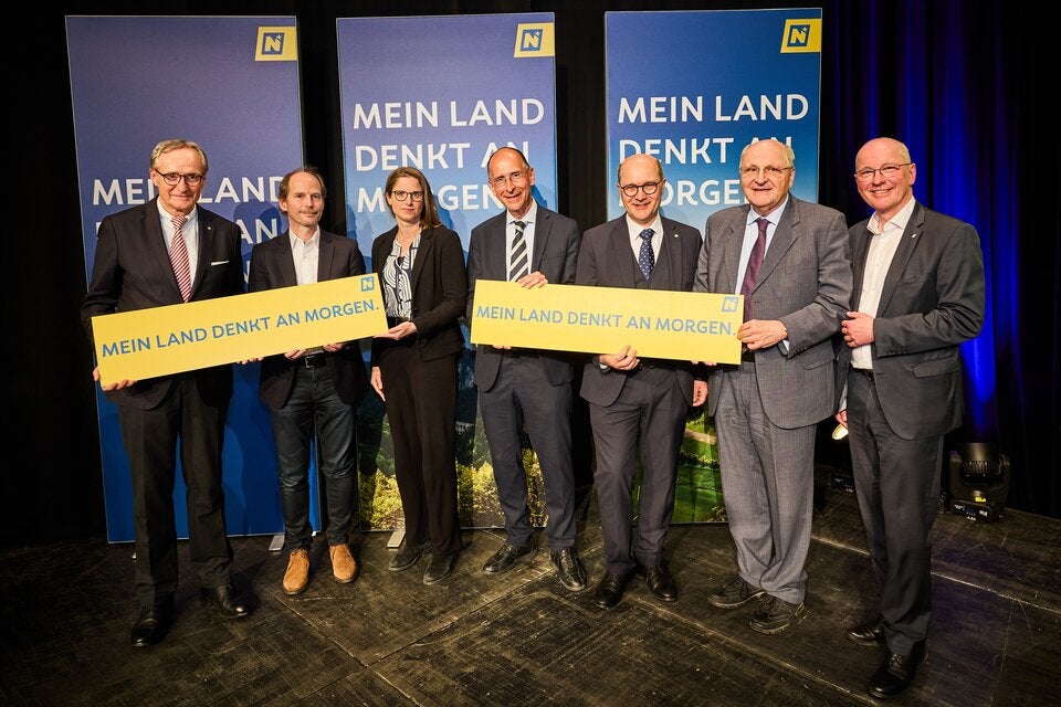 NÖ Landesamtsdirektor Mag. Werner Trock, Univ.-Prof. Dr. Peter Parycek, Dr. Katrin Praprotnik, Univ.-Prof. Dr. Peter Filzmaier, Gemeindebund Präsident DI Johannes Pressl, Univ.-Prof. Dr. Christoph Badelt, Leiter der Zukunftsinitiative Mag. Friedrich Faulhammer 