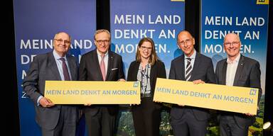 Univ.-Prof. Dr. Christoph Badelt, N&Ouml; Landesamtsdirektor Mag. Werner Trock, Dr. Katrin Praprotnik, Univ.-Prof. Dr.Peter Filzmaier, Leiter der Zukunftsinitiative Mag. Friedrich Faulhammer