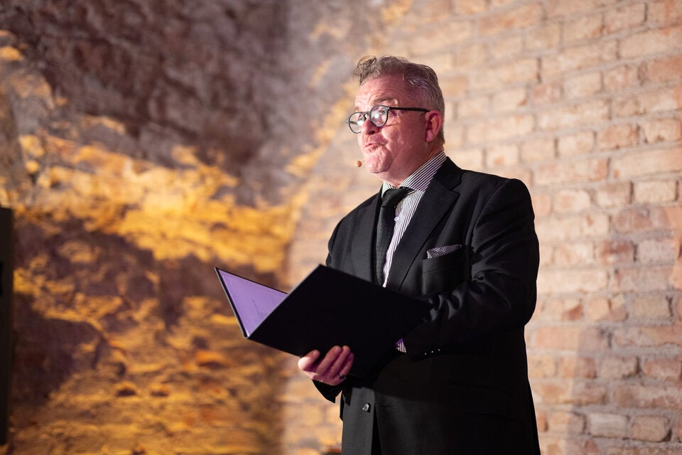 Cornelius Obonya vertonte Brent Stirton und las einen sehr emotionalen Brief von Christoph Ströck vor. 