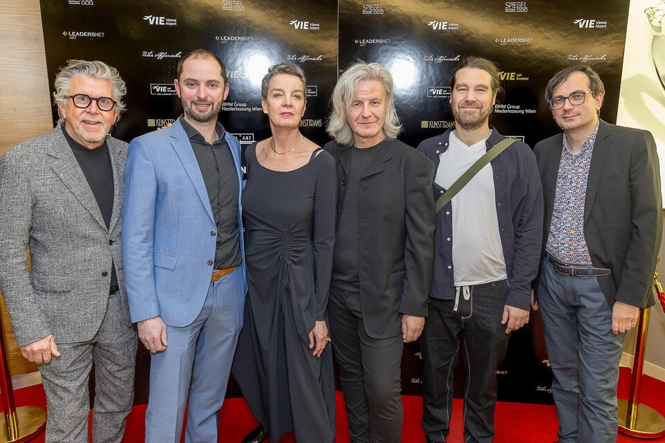 Gerhard Krispl, Ausstellungsleiter sowie die Künstlerinnen und Künstler Martin Veigl, Franziska Maderthaner, Christian Bazant-Hegemark, Thomas Riess und Kurator Günther Oberhollenzer 