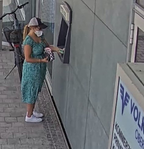 Nach Bankomatkarten-Diebstahl: Polizei sucht diese Frauen