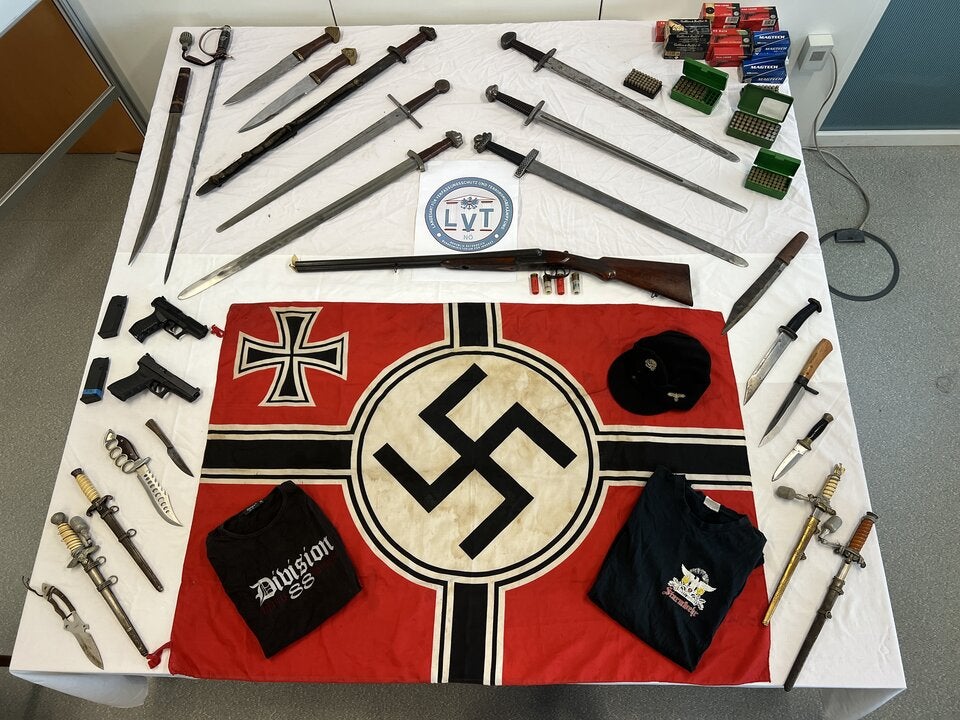 Großeinsatz gegen rechtsextreme Szene