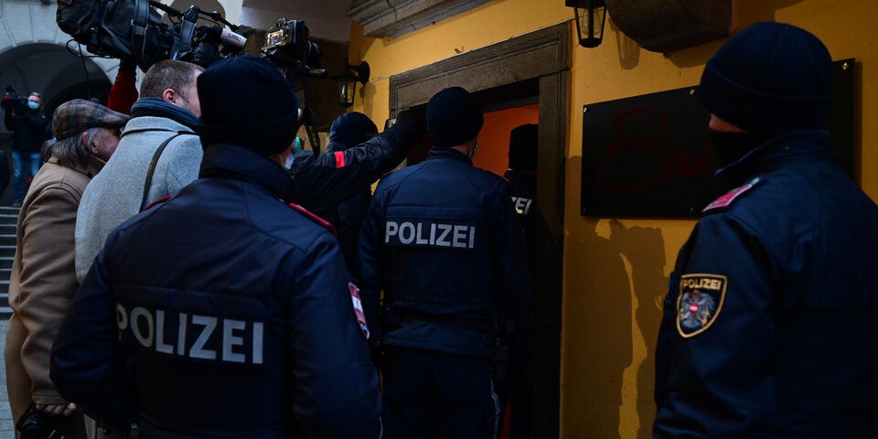 Lokal trotz Lockdown geöffnet: Polizei-Einsatz bei Wut-Wirtin in Linz