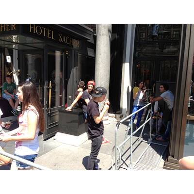 Rihanna: Fans warten vor dem Sacher 