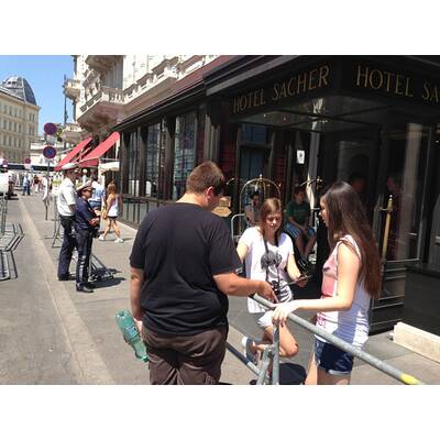 Rihanna: Fans warten vor dem Sacher 